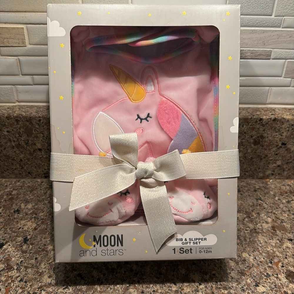 New Moon‎ and Stars Unicorn bib and slipper gift set